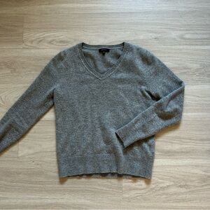 Quince Grey 100% Cashmere V Neck Sweater